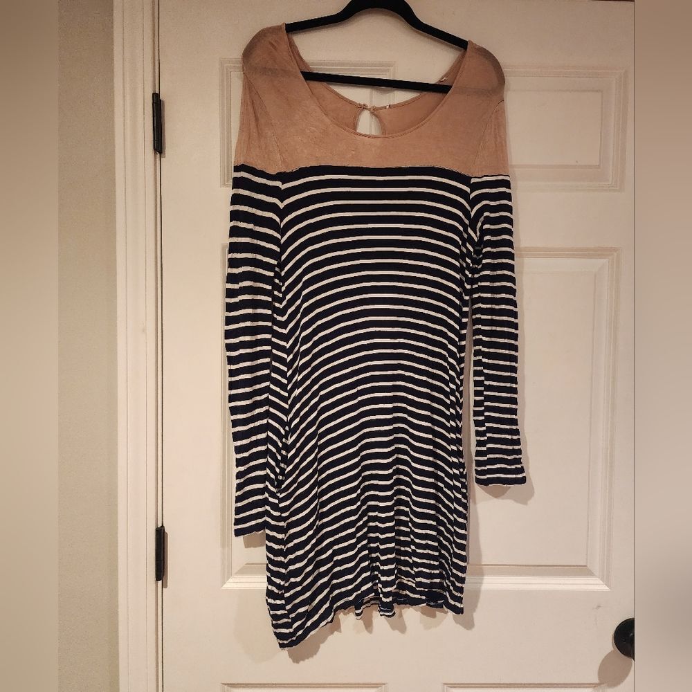Stretchy black and white striped long sleeve dress with pockets M